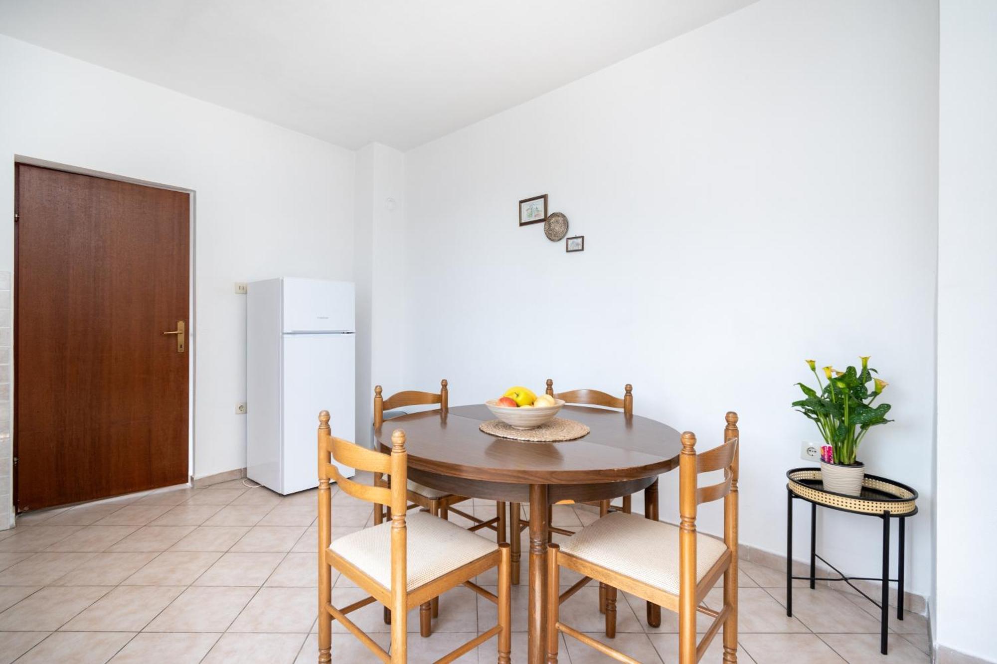 Apartments With A Parking Space Pag - 15765 باغ الغرفة الصورة