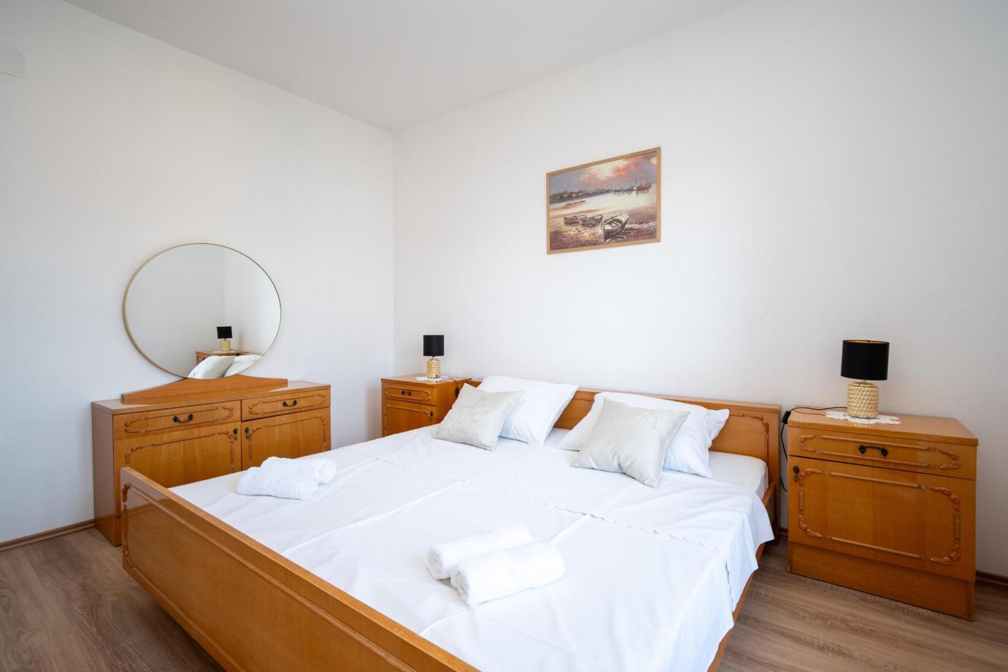 Apartments With A Parking Space Pag - 15765 باغ الغرفة الصورة