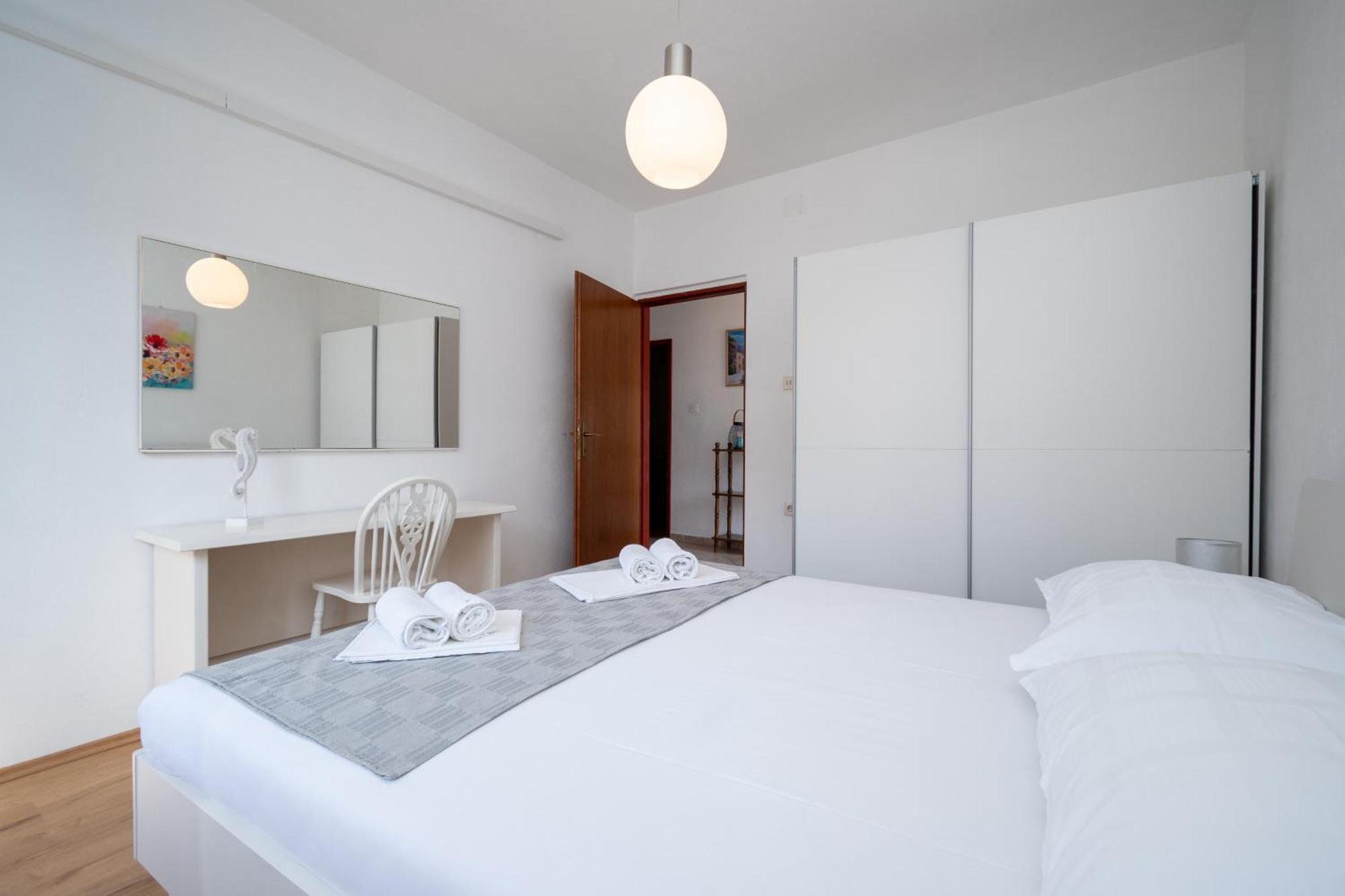 Apartments With A Parking Space Pag - 15765 باغ الغرفة الصورة