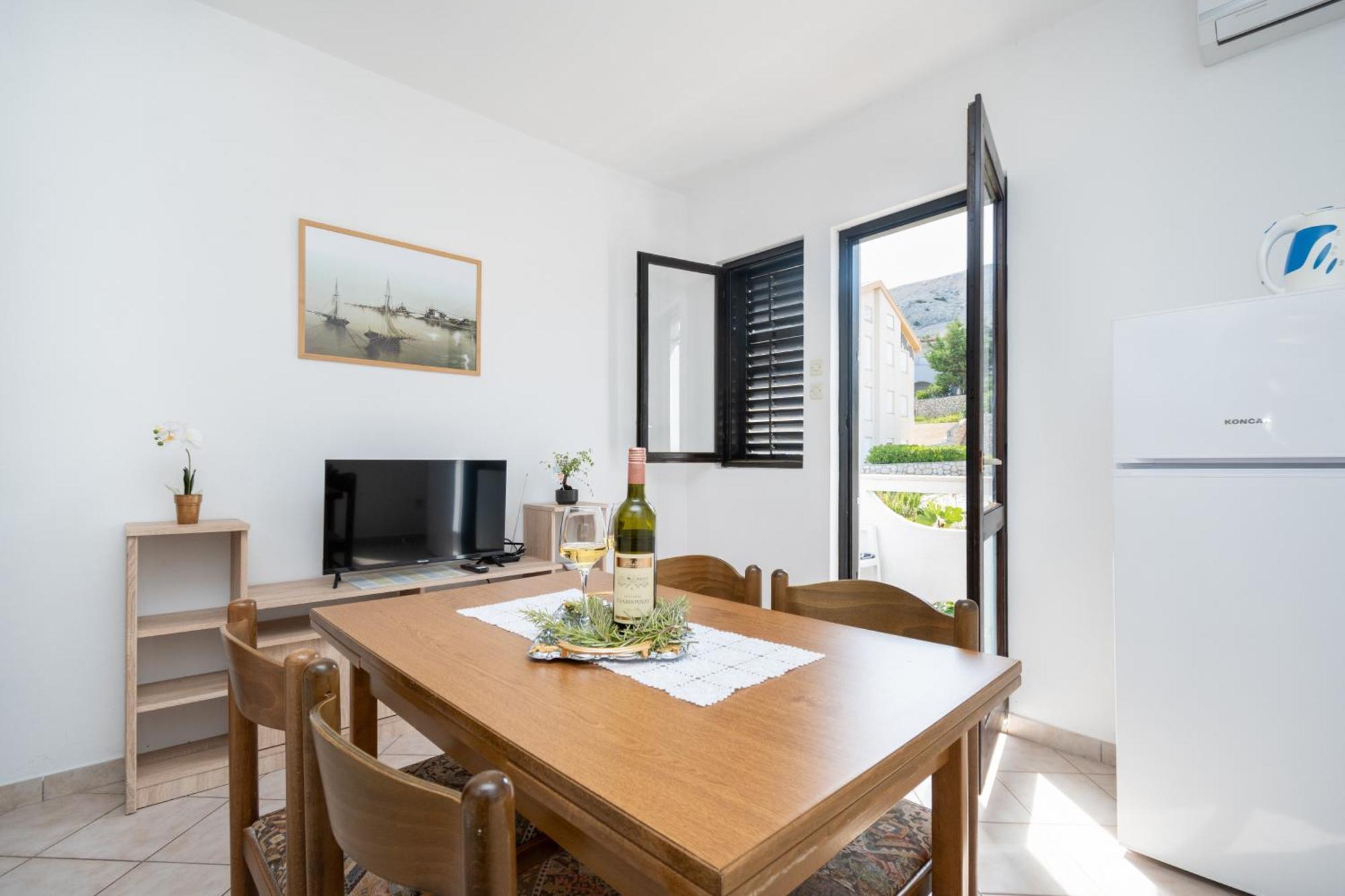 Apartments With A Parking Space Pag - 15765 باغ الغرفة الصورة
