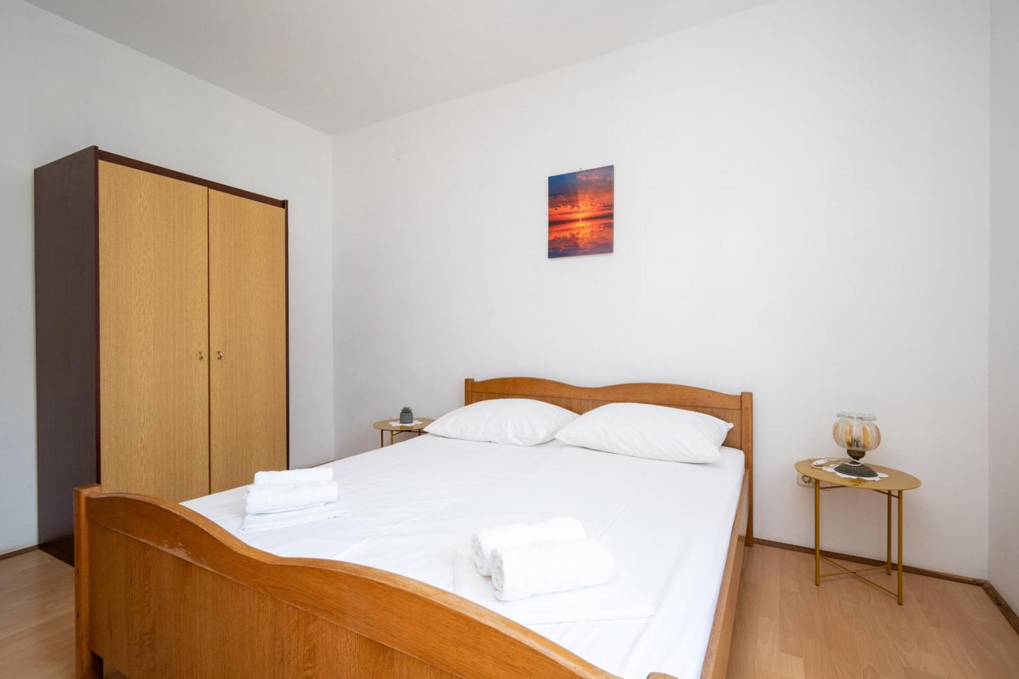 Apartments With A Parking Space Pag - 15765 باغ الغرفة الصورة
