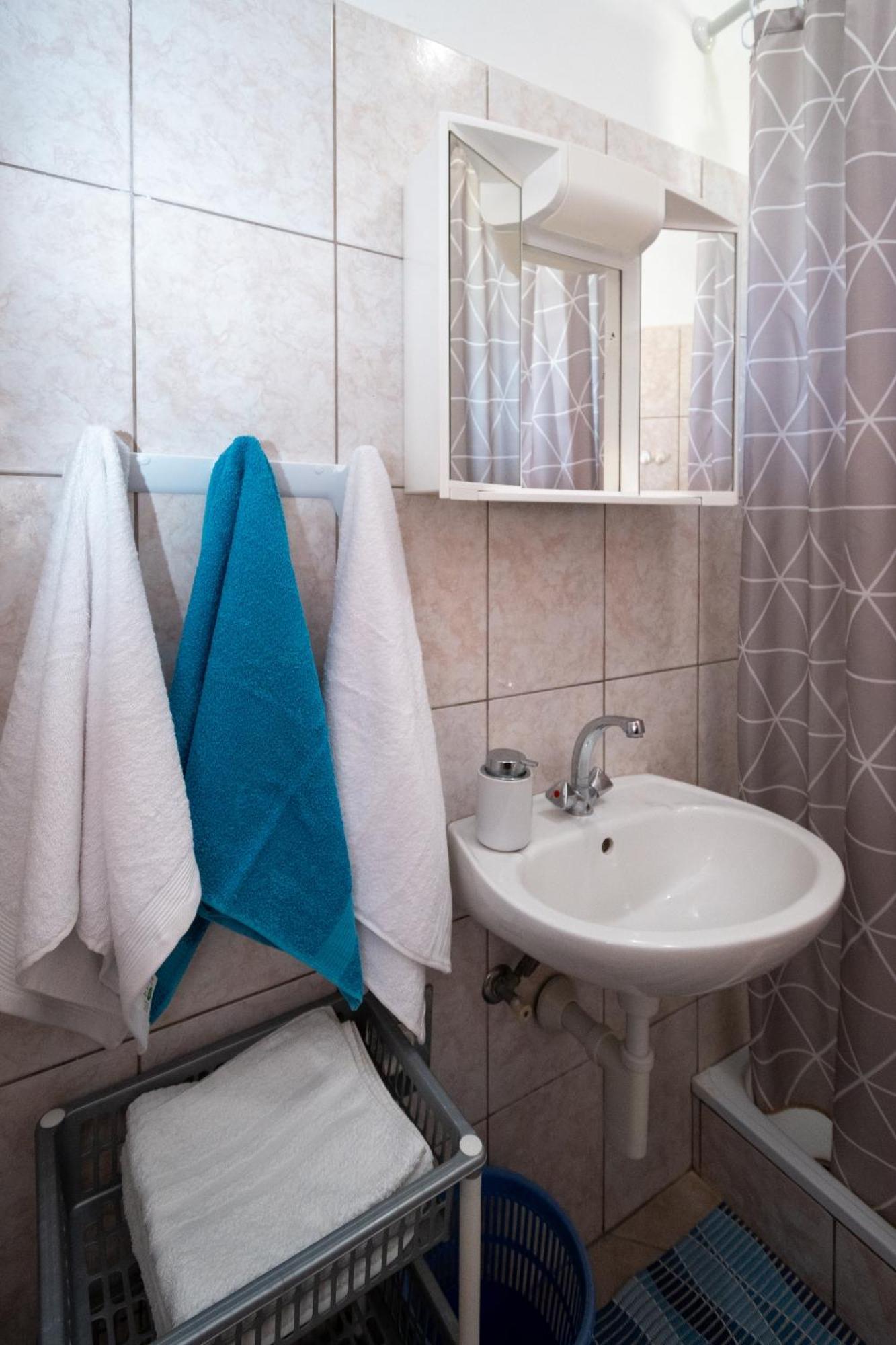 Apartments With A Parking Space Pag - 15765 باغ الغرفة الصورة