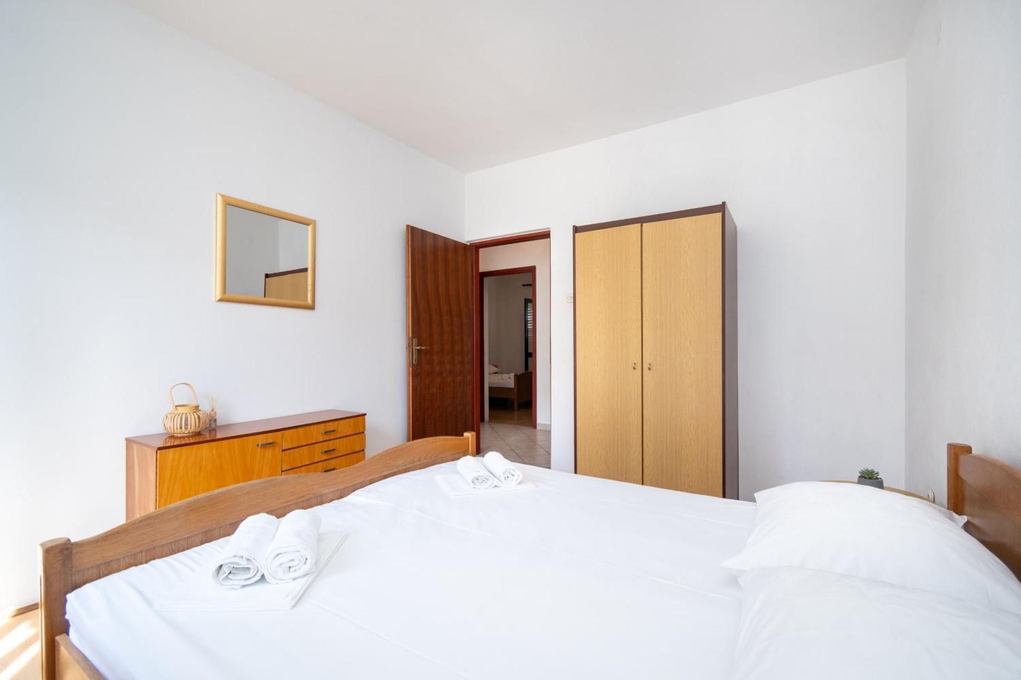 Apartments With A Parking Space Pag - 15765 باغ الغرفة الصورة