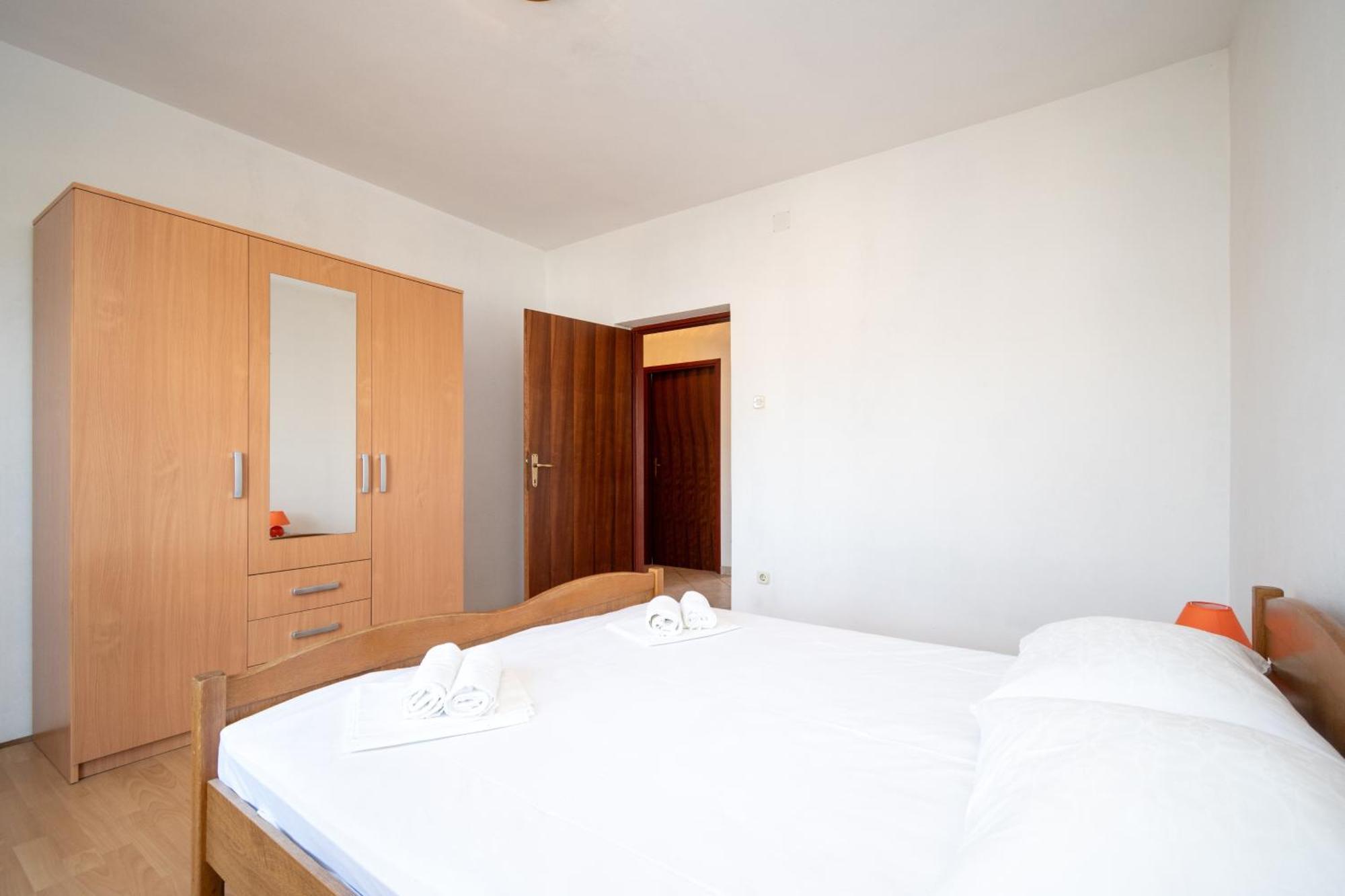 Apartments With A Parking Space Pag - 15765 باغ الغرفة الصورة